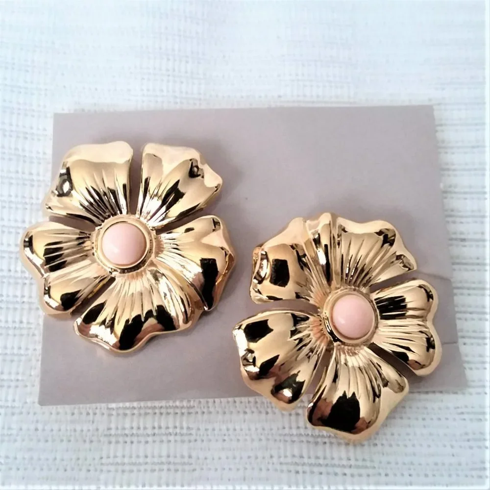 Flower Earrings Gold Bead Center Clip On VTG 80's 90's Retro Never Worn Trendy